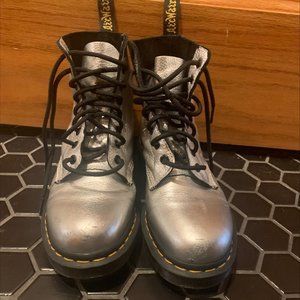 Dr. Martens Metallic 1460 Pascal - Silver - Size 8